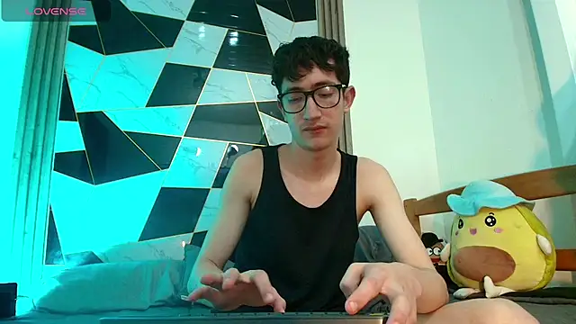 Erik Osorio online show from 03-08-25, 01:39