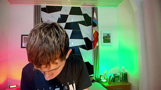 Erik Osorio online show from 09-19-25, 04:07