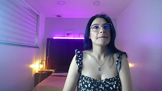 Zuzana21 online show from 12-21-24, 12:27