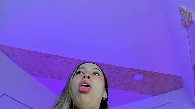 Snapshot of PandoraRider chatting on 03-10-26, 02:33 PandoraRider online show from 03-10-26, 02:33