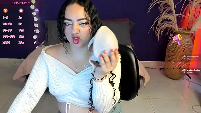 Snapshot of Ambeer_Cute chatting on 02-27-25, 11:41 Ambeer Cute online show from 02-27-25, 11:41