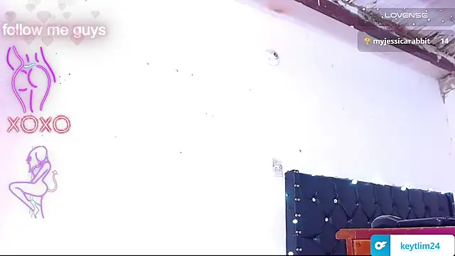 Snapshot of andreaxdol chatting on 02-12-26, 04:40 andreaxdol online show from 02-12-26, 04:40