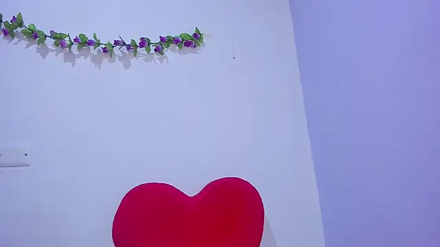 nicollee18 online show from 02-01-25, 09:21