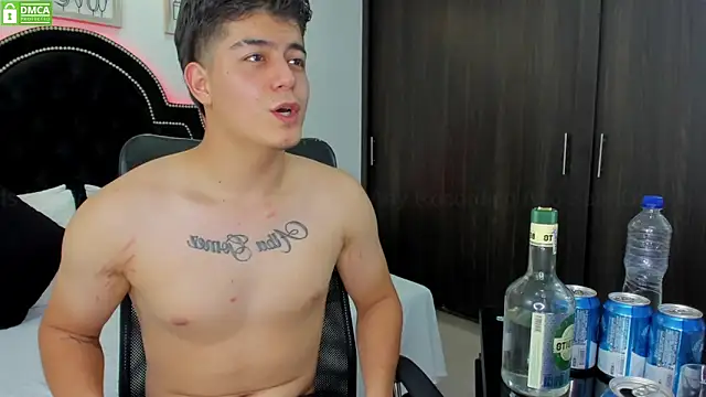 MaxxiCruz online show from 02-08-25, 01:22