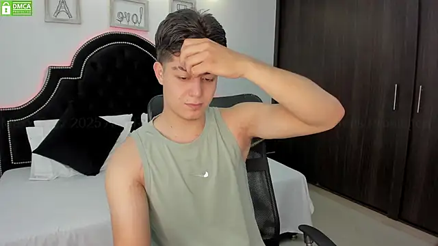 MaxxiCruz online show from 02-18-25, 05:42