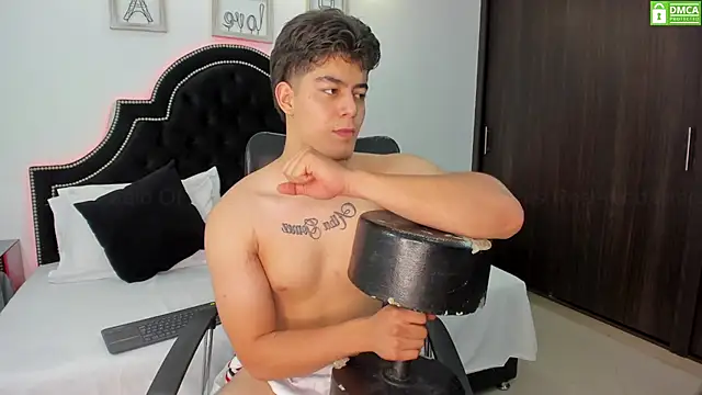 MaxxiCruz online show from 03-08-25, 04:56