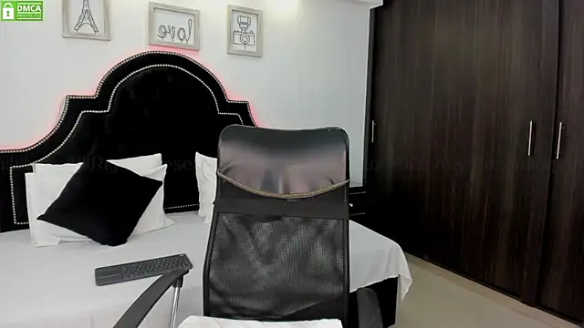 MaxxiCruz online show from 03-16-25, 01:17