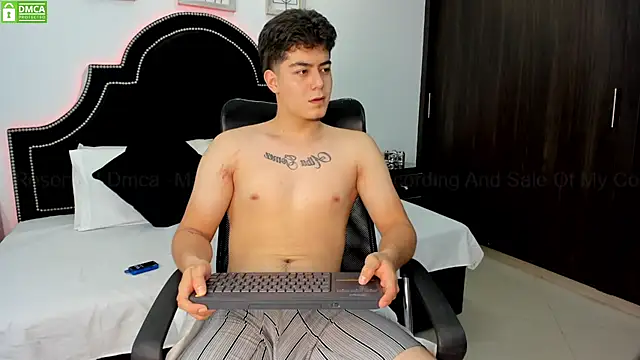 MaxxiCruz online show from 03-23-25, 04:38