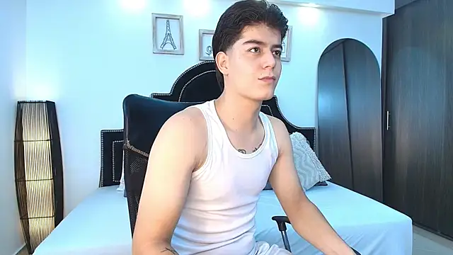 MaxxiCruz online show from 09-10-25, 01:38