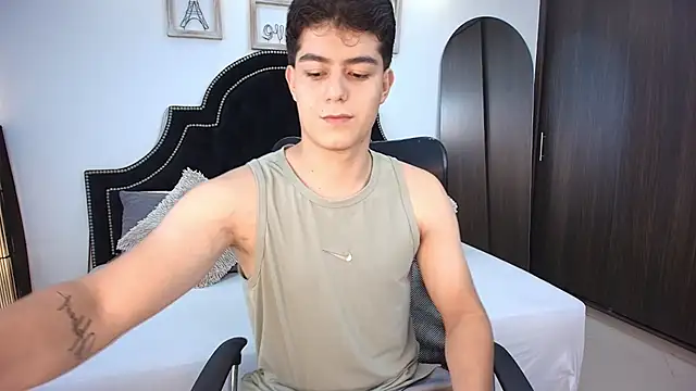 MaxxiCruz online show from 09-11-25, 01:49