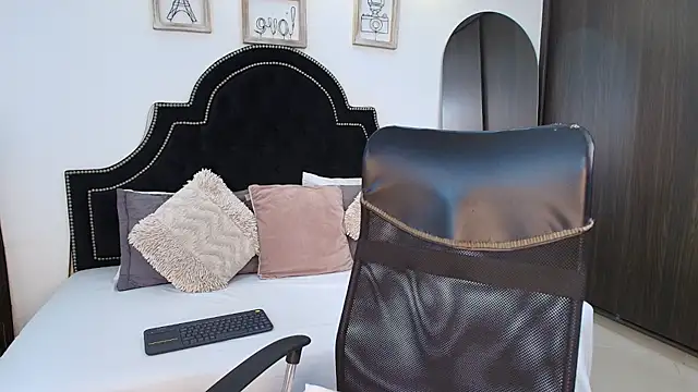 MaxxiCruz online show from 09-12-25, 01:28