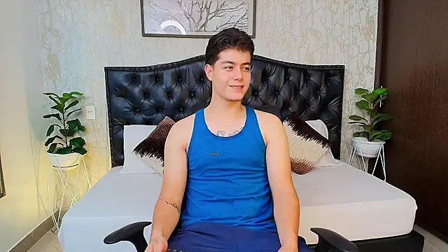 MaxxiCruz online show from 09-30-25, 03:33