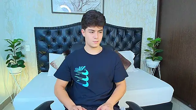 MaxxiCruz online show from 10-03-25, 03:47