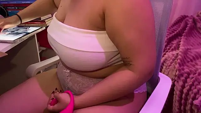 Snapshot of hannahcdmx chatting on 11-12-25, 07:24 hannahcdmx online show from 11-12-25, 07:24