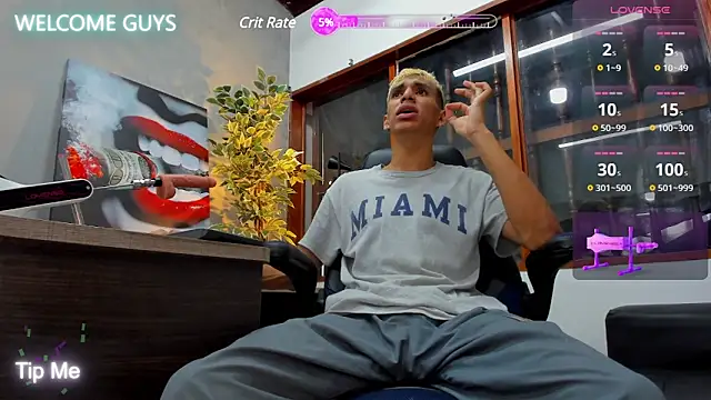 Snapshot of kieran_derek chatting on 01-20-25, 07:25 kieran derek online show from 01-20-25, 07:25