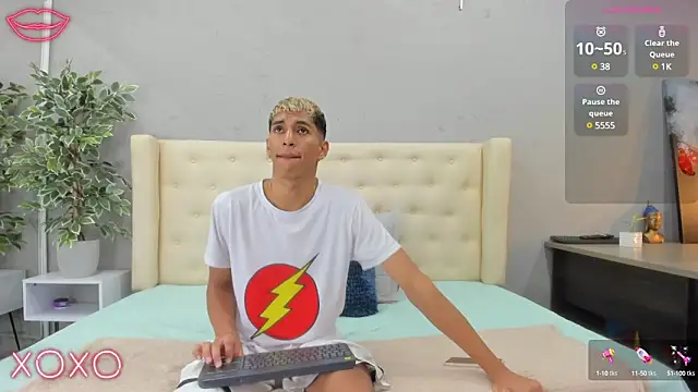 Snapshot of kieran_derek chatting on 03-17-25, 03:14 kieran derek online show from 03-17-25, 03:14