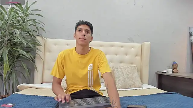 Snapshot of kieran_derek chatting on 09-27-25, 03:33 kieran derek online show from 09-27-25, 03:33