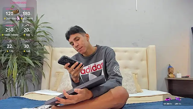 Snapshot of kieran_derek chatting on 10-08-25, 03:26 kieran derek online show from 10-08-25, 03:26