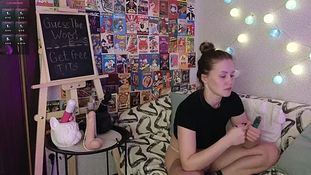 Snapshot of LittleLeen chatting on 12-16-24, 12:59 LittleLeen online show from 12-16-24, 12:59