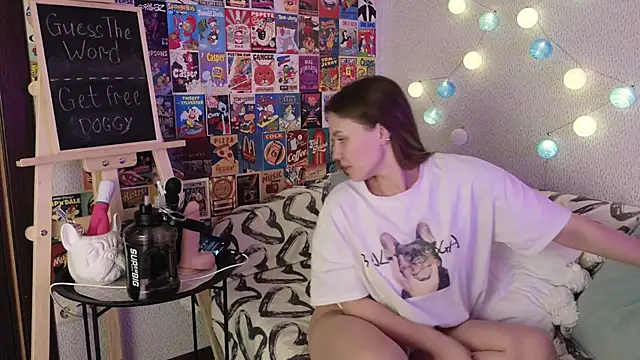 Snapshot of LittleLeen chatting on 12-18-24, 06:03 LittleLeen online show from 12-18-24, 06:03