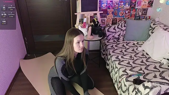 Snapshot of LittleLeen chatting on 12-19-24, 10:10 LittleLeen online show from 12-19-24, 10:10