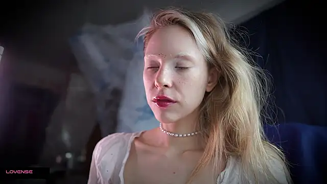 Snapshot of _Phantom_thread_ chatting on 11-10-25, 10:58 Phantom thread online show from 11-10-25, 10:58