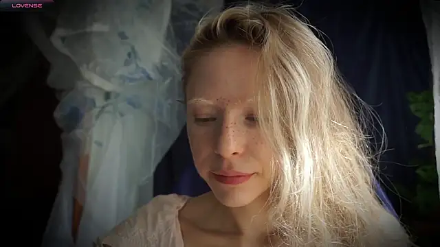 Snapshot of _Phantom_thread_ chatting on 05-24-26, 11:59 Phantom thread online show from 05-24-26, 11:59