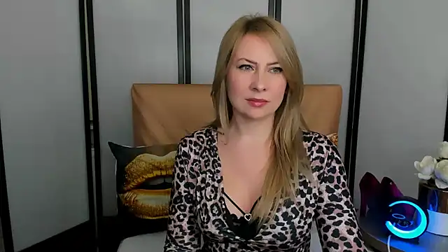 Snapshot of LatoyaRose chatting on 01-17-25, 06:15 LatoyaRose online show from 01-17-25, 06:15