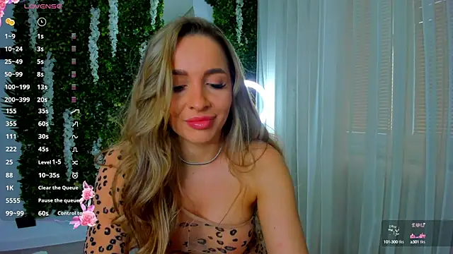 Snapshot of VivienCarter chatting on 02-08-25, 11:12 VivienCarter online show from 02-08-25, 11:12