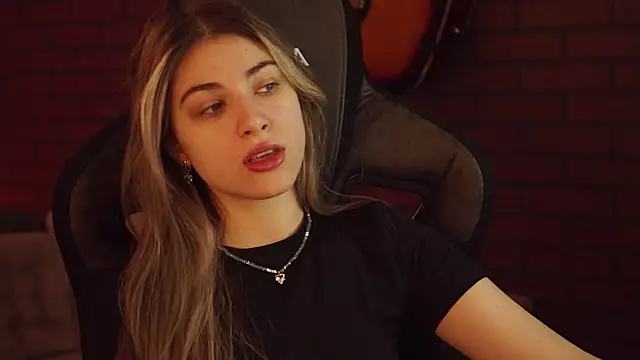 EllieCutes online show from 02-18-25, 05:31