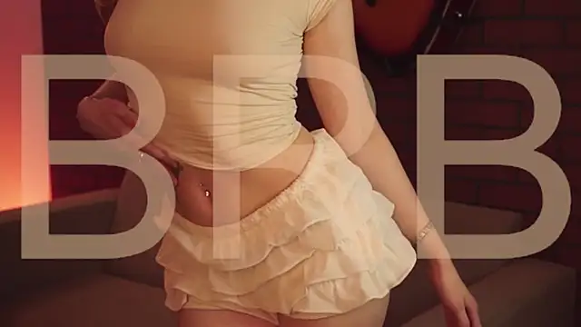 EllieCutes online show from 12-22-25, 05:15