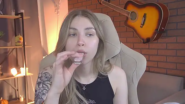 EllieCutes online show from 04-30-26, 09:04
