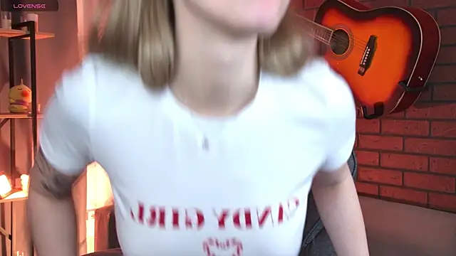 EllieCutes online show from 05-03-26, 08:53