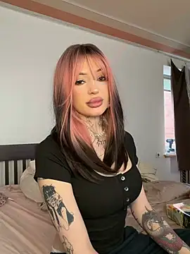 Snapshot of madelinexx chatting on 03-18-26, 10:51 madelinexx online show from 03-18-26, 10:51