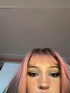 Snapshot of madelinexx chatting on 03-27-26, 12:05 madelinexx online show from 03-27-26, 12:05