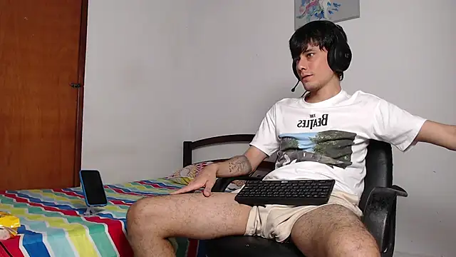 Snapshot of Huge_latin_cock chatting on 12-17-24, 10:11 Huge latin cock online show from 12-17-24, 10:11