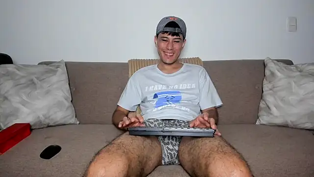 Snapshot of Huge_latin_cock chatting on 10-04-25, 10:08 Huge latin cock online show from 10-04-25, 10:08