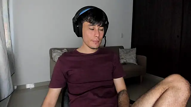 Snapshot of Huge_latin_cock chatting on 10-13-25, 09:15 Huge latin cock online show from 10-13-25, 09:15