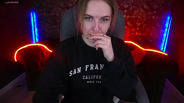 MaribelRiverr  online show from 03-23-25, 06:16