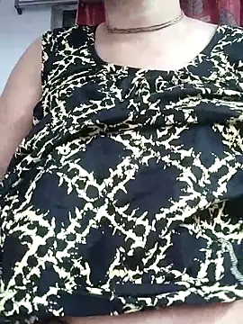 Snapshot of miss-Riy chatting on 02-13-25, 08:06 miss-Riy online show from 02-13-25, 08:06