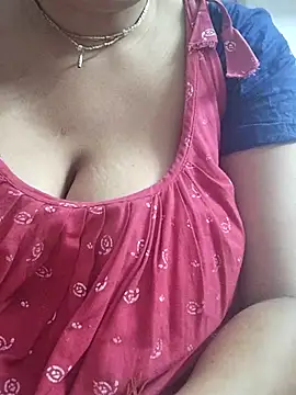 Snapshot of miss-Riy chatting on 03-05-25, 04:02 miss-Riy online show from 03-05-25, 04:02