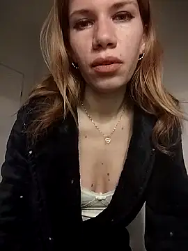 EvaRush online show from 10-04-25, 05:22