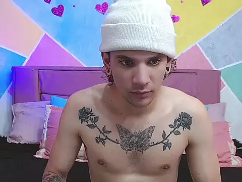 Snapshot of tylor_boy chatting on 09-18-25, 04:36 tylor boy online show from 09-18-25, 04:36