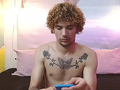 Snapshot of tylor_boy chatting on 12-01-25, 04:17 tylor boy online show from 12-01-25, 04:17