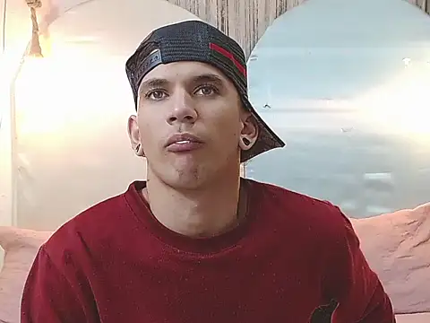 Snapshot of tylor_boy chatting on 12-14-25, 04:07 tylor boy online show from 12-14-25, 04:07