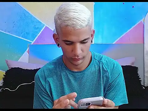 Snapshot of tylor_boy chatting on 02-23-26, 01:36 tylor boy online show from 02-23-26, 01:36