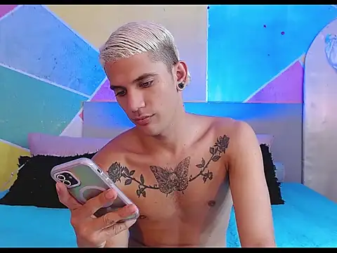 Snapshot of tylor_boy chatting on 03-06-26, 10:06 tylor boy online show from 03-06-26, 10:06