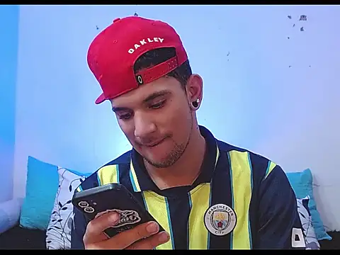 Snapshot of tylor_boy chatting on 04-16-26, 03:40 tylor boy online show from 04-16-26, 03:40