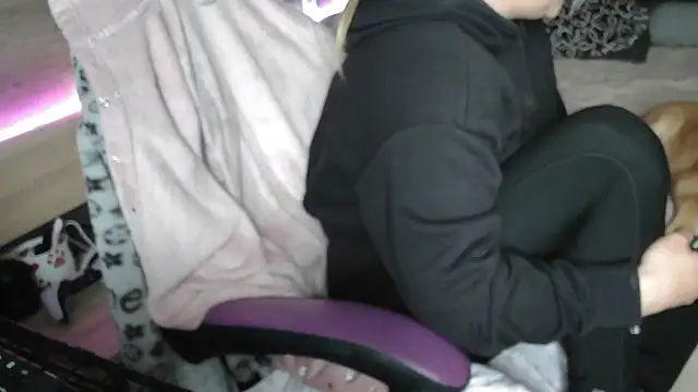 LaRa forU online show from 03-17-25, 04:43