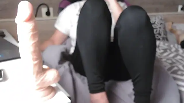 LaRa forU online show from 10-26-25, 10:21